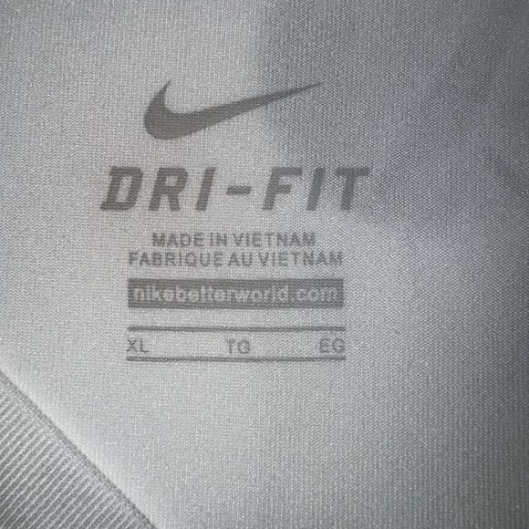 Nike Dri Fit UofO Oregon NCAA Ducks White SS V-Neck T-Shirt Womens LG Puddles - Picture 3 of 5